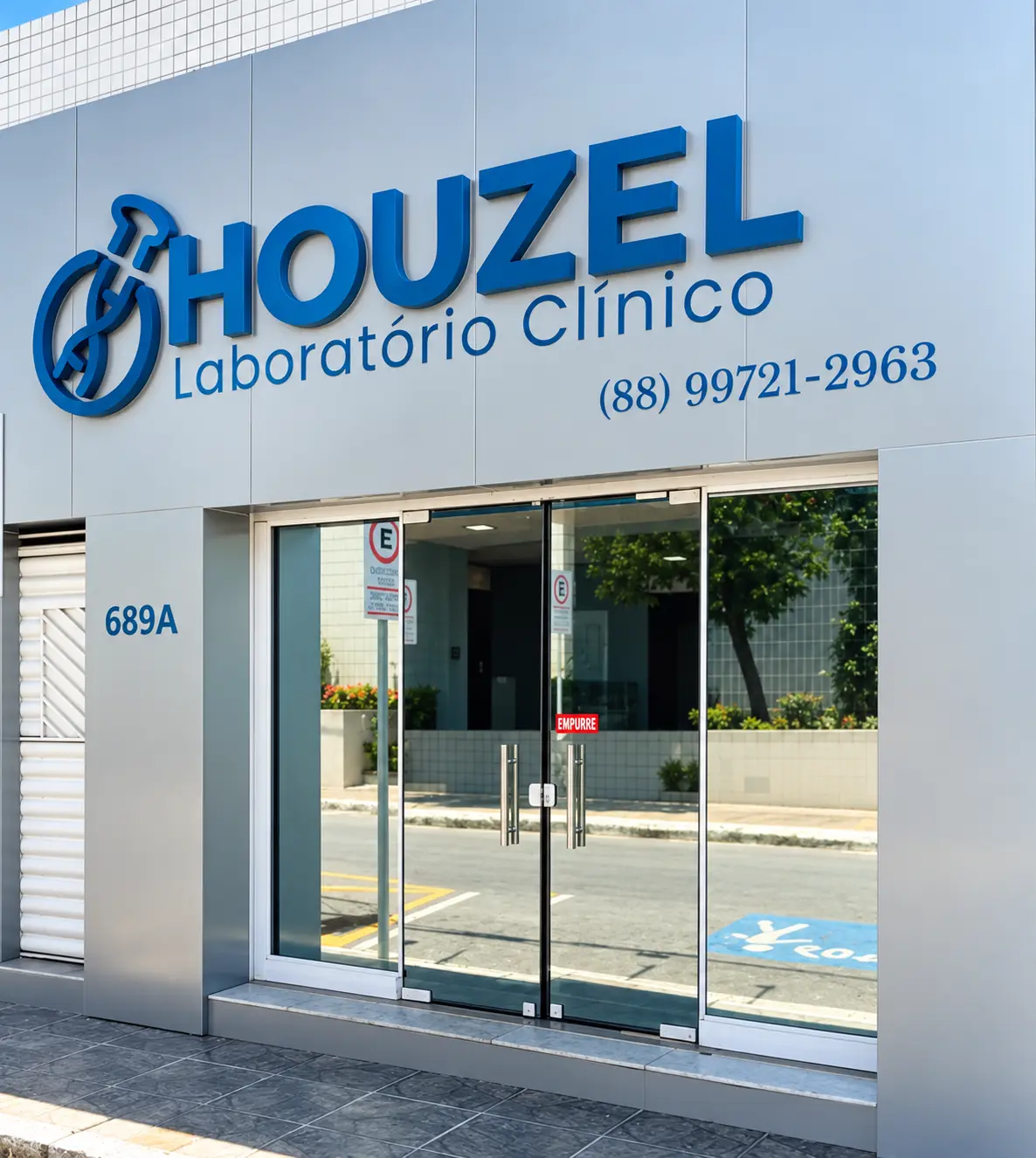 Fachada da unidade Centro do Houzel Laboratório Clínico em Juazeiro do Norte